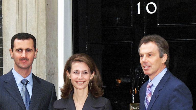 Bashar al Assad a jeho manželka Asma pozdravili bývalý premiér Tony Blair před Downing Street 10 v roce 2002. Obr: AP