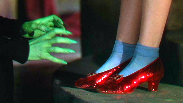 Rubínově červené boty od The Wizard Of Oz. Obrázek: Vlastnosti Rex