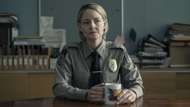 Jodie Foster jako detektiv Elizabeth Danvers v True Detective: Night Country. Obrázek: HBO/Sky UK