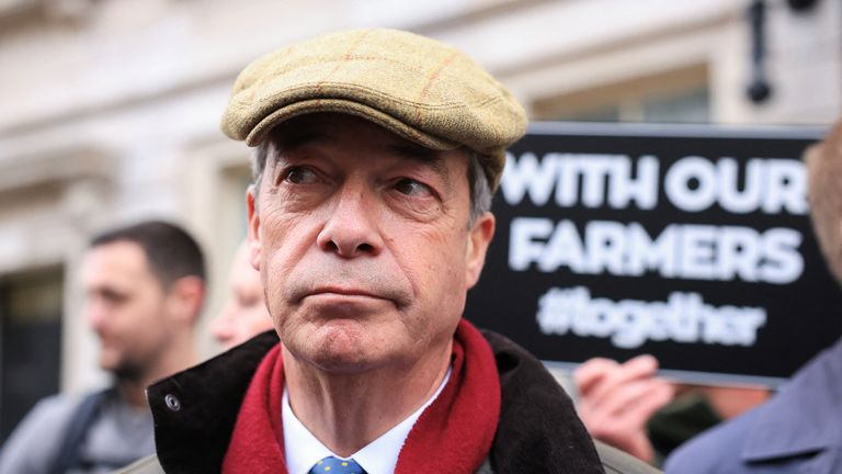 Nigel Farage se účastní protestu farmářů ve Westminister.  Snímek: Reuters