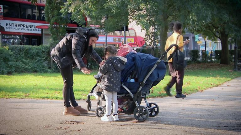 Bytová krize: Matka tří dětí zůstala v Londýně bez domova