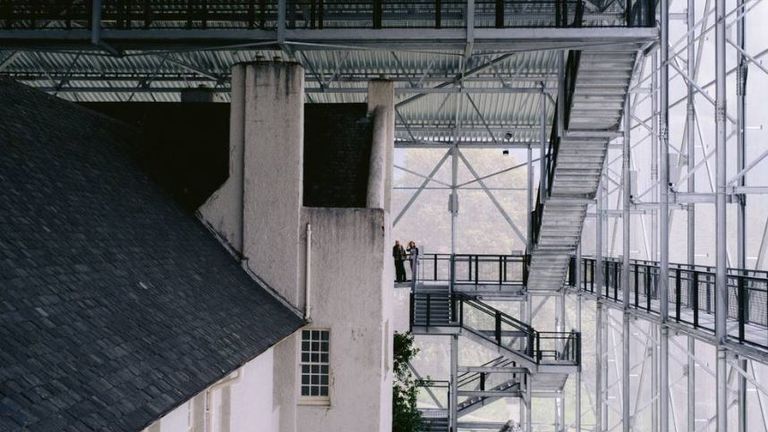 Jeden z návštěvnických chodníků uvnitř krabice nad domem. Obrázek: National Trust Scotland