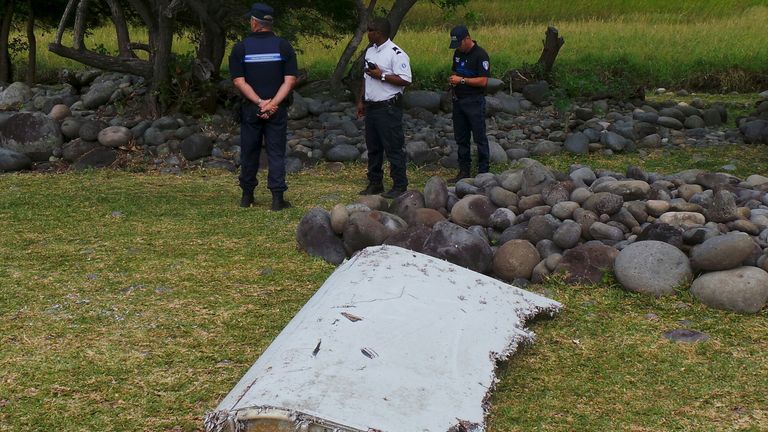 Část křídla MH370 vyplavila na ostrov Réunion