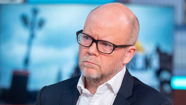 Soubor pic: Ken McKay/ITV/Shutterstock .Toby Young. TV show Good Morning Britain, Londýn, Spojené království – 25. září 2019. GRETA MANIA: FARA NEBO SÍLA PRO ZMĚNU? Emotivní projev 16leté Grety Thunbergové na Summitu OSN o změně klimatu rozdělil názory, přičemž někteří to ohlašovali jako okamžik probuzení, zatímco jiní si myslí, že mladého aktivistu zneužívají vyšší zájmy. .Toby Young V Skeena Rathor ve studiu