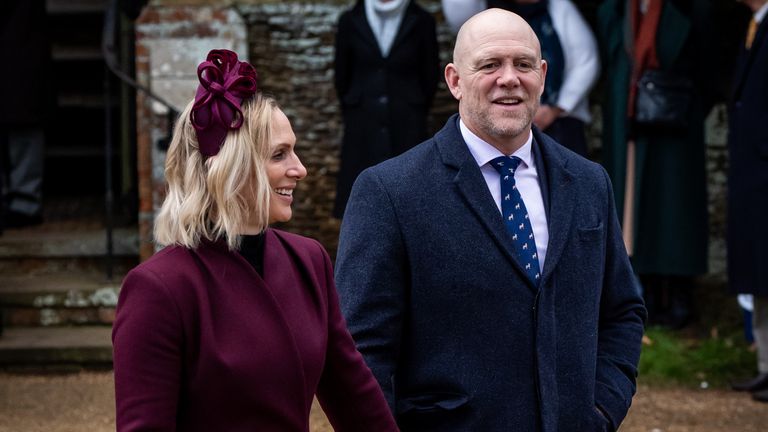 Zara a Mike Tindall před kostelem v Norfolku. Obrázek: PA