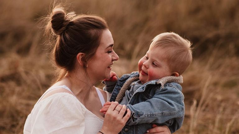 Emma Dunville chtěla, aby její syn Albie chodil do zvláštní školy, ale radě trvalo příliš dlouho, než ho posoudila