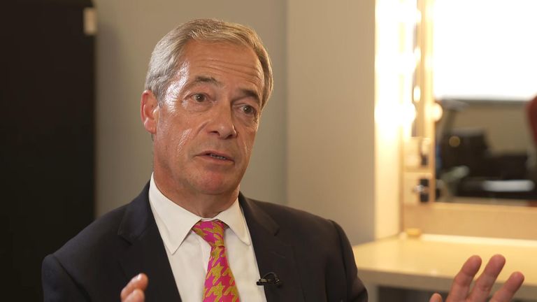 Nigel Farage si sedněte na i/v screengrab nebe