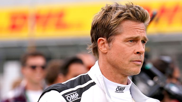 Brad Pitt natáčel pro film formule 1 během britské Grand Prix 2023 v Silverstone, Towcester. Datum snímku: neděle 9. července 2023.