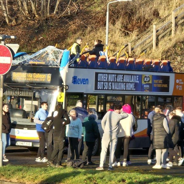 Havárie dvoupatrového autobusu v Kilmarnocku. Obrázek: Aiden Lynch