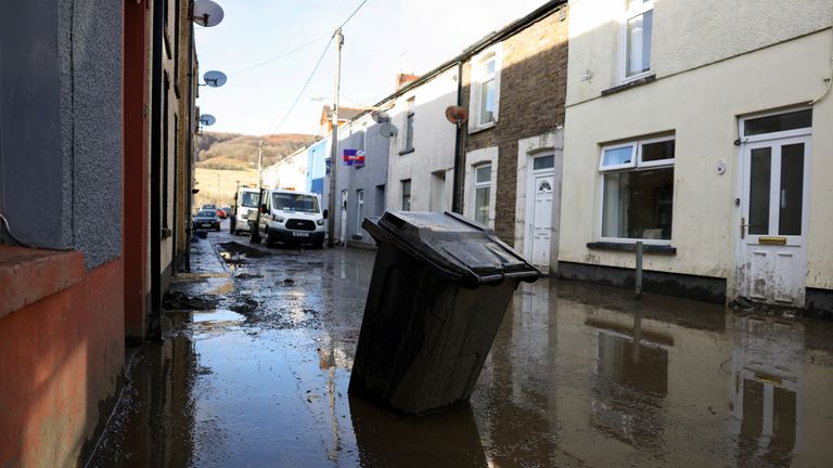 Následky nedávné Storm Bert v jižním Walesu.  Snímek: Reuters