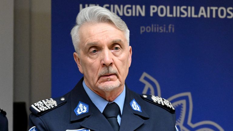 Policejní šéf helsinského policejního oddělení Jari Liukku se účastní tiskové konference v Helsinkách, Finsko, v prosinci, uprostřed vyšetřování přenosu elektřiny mezi Finskem a Estonskem prostřednictvím spojení Estlink 2, které bylo přerušeno na Štědrý den, podle finského provozovatele sítě Fingrid. 26, 2024. Lehtikuva/ Jussi Nukari přes REUTERS POZOR REDAKCE - TENTO OBRÁZEK ​​POSKYTLA TŘETÍ PARTY. ŽÁDNÝ PRODEJ TŘETÍCH STRAN. NENÍ URČENO PRO DISTRIBUTORY TŘETÍCH STRAN REUTERS. FINLAND VEN. ŽÁDNÝ