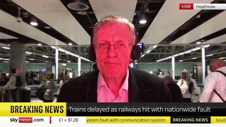 Simon Calder hovoří pro Sky News z letiště Heathrow