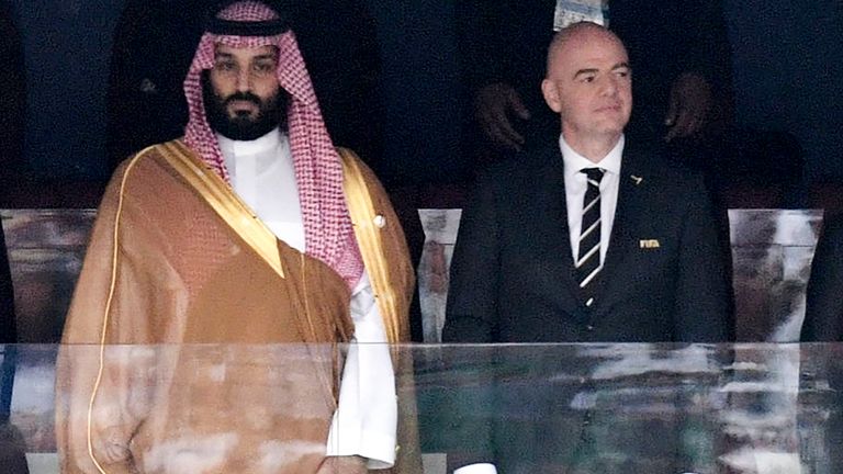 Korunní princ Mohammed bin Salman a prezident FIFA Gianni Infantino na snímku na mistrovství světa 2018. Obr: Alexej Nikolskij/Sputnik, Kreml Pool Photo via AP