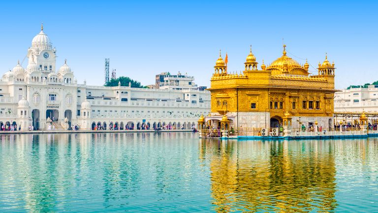 Zlatý chrám v Amritsar, Paňdžáb, Indie. Obrázek souboru: saiko3p/iStock