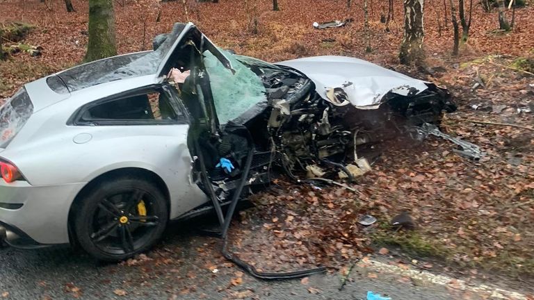 Objevil se obrázek, který ukazoval Antoniovo poškozené auto