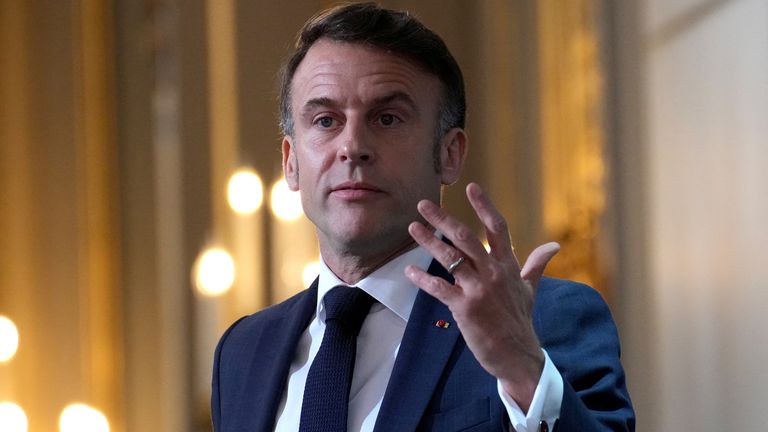 Muskovy zásahy kritizoval i Francouz Emmanuel Macron. Snímek: Reuters