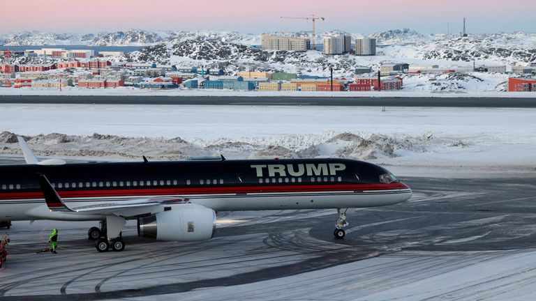 Donald Trump Jr. navštíví Nuuk v Grónsku v úterý 7. ledna 2025. Donald Trump Jr. je na soukromé návštěvě Grónska. Emil Stach/Ritzau Scanpix/via REUTERS POZOR REDAKCE - TENTO OBRÁZEK ​​POSKYTOVALA TŘETÍ STRANA. DÁNSKO OUT. ŽÁDNÝ KOMERČNÍ NEBO REDAKČNÍ PRODEJ V DÁNSKU.