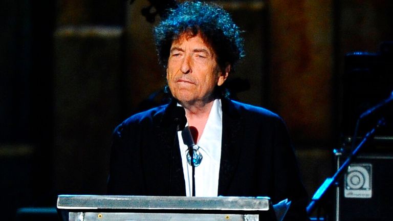 Bob Dylan přebírá cenu Osobnost roku 2015 na výstavě Osobnost roku 2015 MusiCares v LA v roce 2015. Obrázek: Vince Bucci/Invision/AP