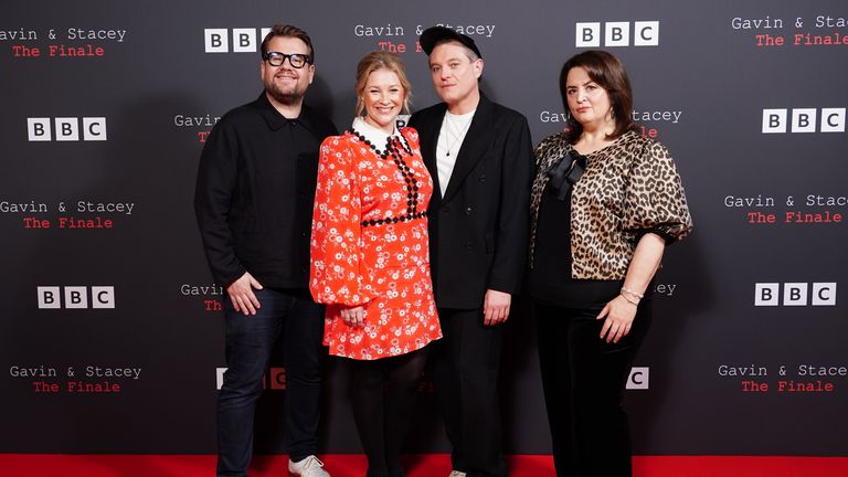 James Corden, Joanna Page, Mathew Horne a Ruth Jones se účastní slavnostního zahájení BBC pro Gavin a Stacey: The Finale.  Obrázek: PA