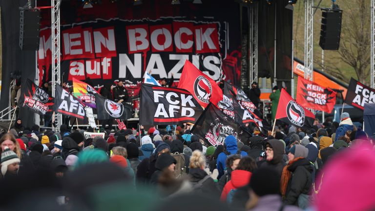 Demonstranti proti AfD během jejich národní konference.  Obrázek: AP/Jan Woitas/picture-alliance/dpa/