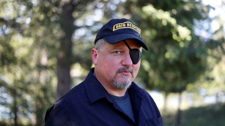 Zakladatel milice Oath Keepers Stewart Rhodes pózuje během rozhovoru v Eureka, Montana, USA 20. června 2016. REUTERS/Jim Urquhart/File Photo