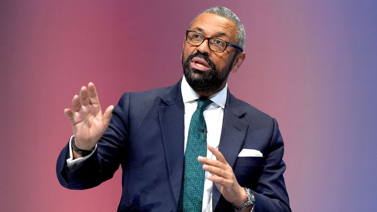 James Cleverly se účastní otázek a odpovědí před členy party.  Obrázek: PA