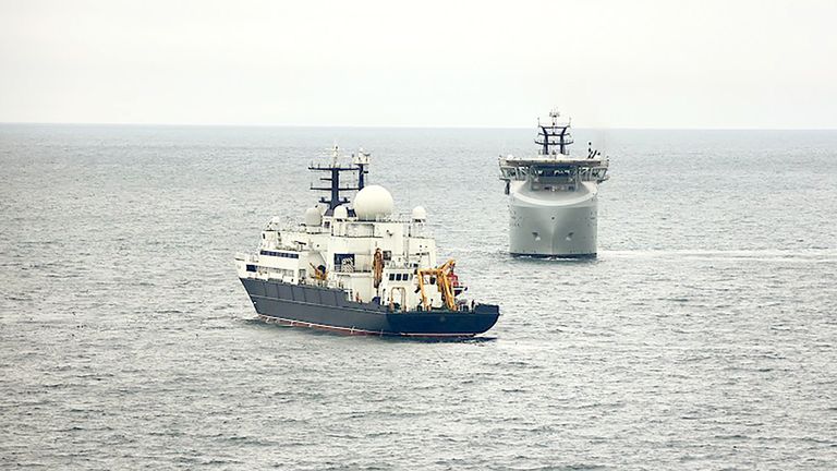 RFA Proteus monitoruje ruskou loď Yanter v listopadu 2024. Obr: Royal Navy/PA 