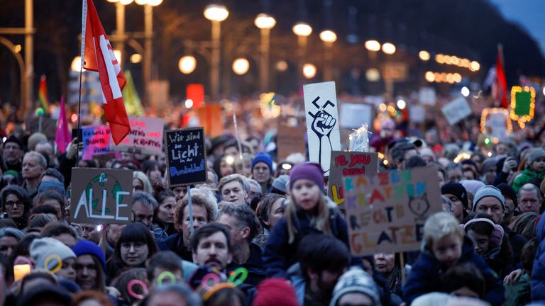 Protestující proti pravým proti far v Berlíně. Pic: Reuters