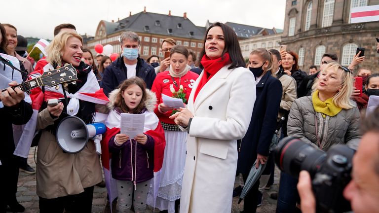 Běloruská vůdce opozice Sviatlana Tsikhanousskaya se účastní demonstrace pořádané Friends of Bělorusko v Kodani v Dánsku 23. října 2020. Dánsko ven. Žádný komerční nebo redakční prodej v Dánsku.