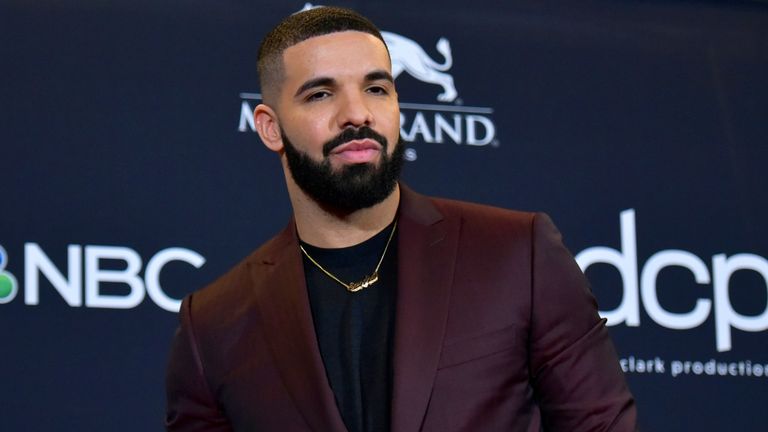 Drake pózuje na Billboard Music Awards v roce 2019. Obrázek: Richard Shotwell/Invision/AP