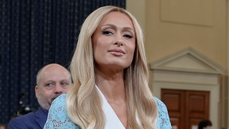 Paris Hilton svědčí v Kongresu. Obrázek: AP