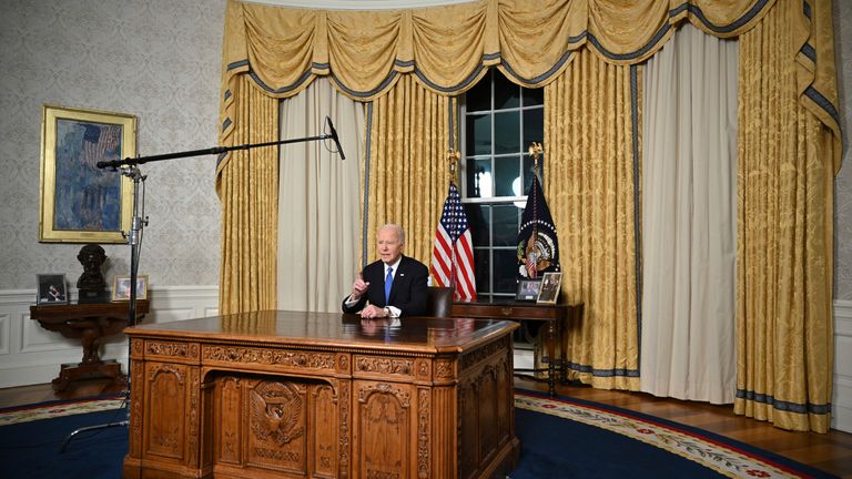 Americký prezident Joe Biden pronáší svůj projev na rozloučenou k národu z Oválné pracovny Bílého domu ve Washingtonu, DC, 15. ledna 2025. (Foto: Mandel NGAN / POOL / AFP) Foto: MANDEL NGAN/picture-alliance/ obrázky dpa/AP