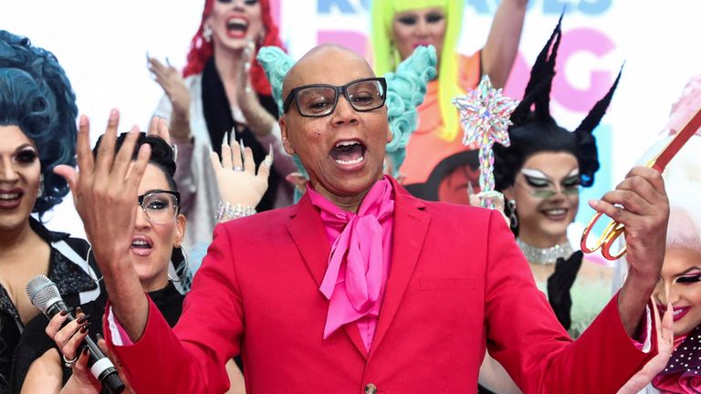 RuPaul se připojil k celému vesmíru Drag Race a truchlil nad ztrátou The Vivienne