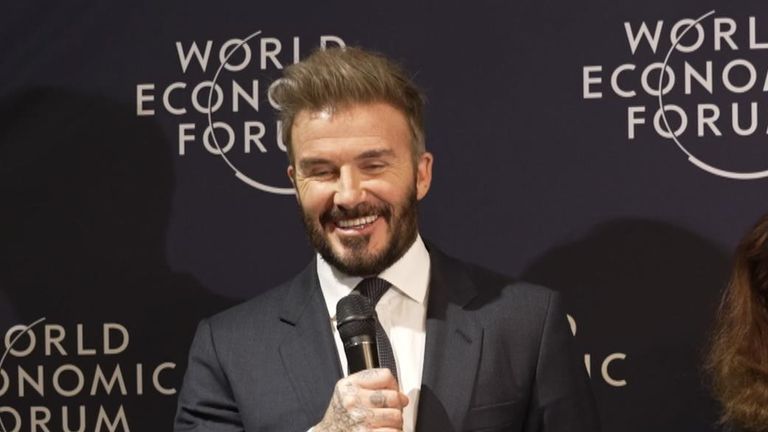 David Beckham, který je ambasadorem dobré vůle UNICEF, převzal na Světovém ekonomickém fóru Crystal Award. 