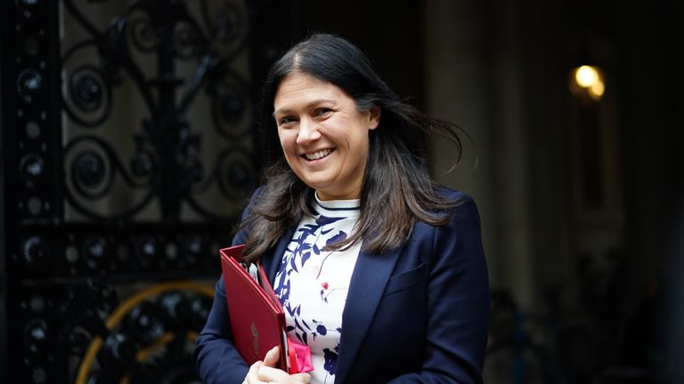 Do Downing Street přijíždí ministryně kultury Lisa Nandy.  Obrázek: PA