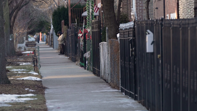 Stále z Little Village, Chicago. Ilustrující prázdnou ulici. Od Matthews VT o imigraci a zákroku ledu. FTV PKG migrant Matthews Chicago 280125