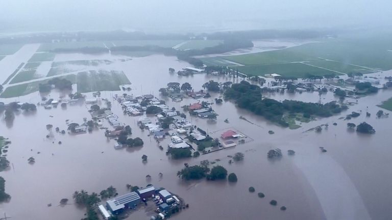 Povodně ve městech v Austrálii.  Pic: Queensland Ambulance Service/AP