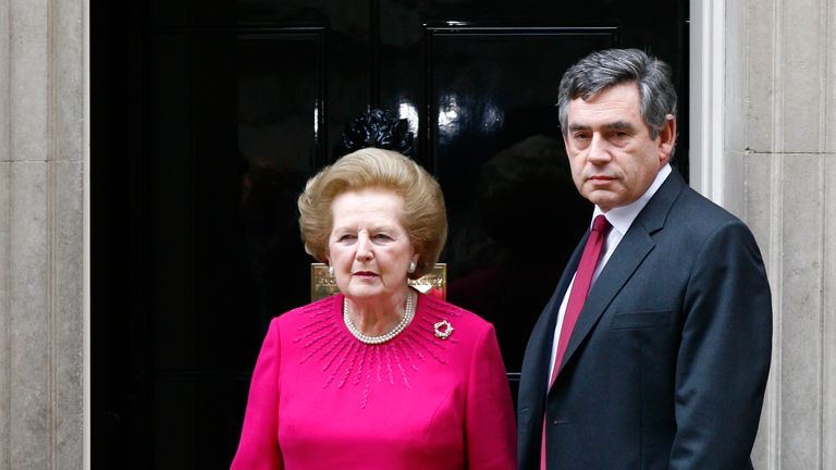 Thatcher a Gordon Brown před číslem 10 v roce 2007. Obrázek: Reuters/Luke MacGregor