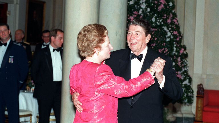 Margaret Thatcherová si užila dobrý vztah s americkým prezidentem Ronaldem Reaganem. Pic: Ap