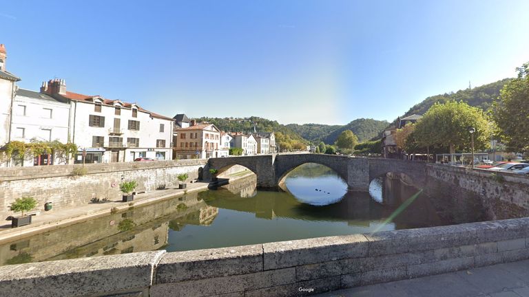 Pár žil v vesničce těsně před Villefranche-de-Rouergue (na obrázku). Pic: Google