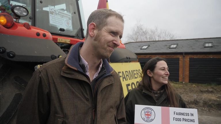 PM opustí návštěvu Buckinghamshire po příjezdu protestujících zemědělců