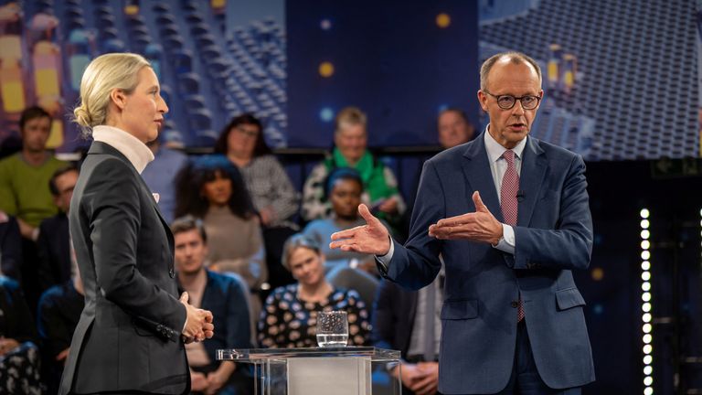 Vůdce strany CDU Friedrich Merz a alternativa pro spoluzakladatelka strany Alice Weidel v televizní show. Pic: Reuters