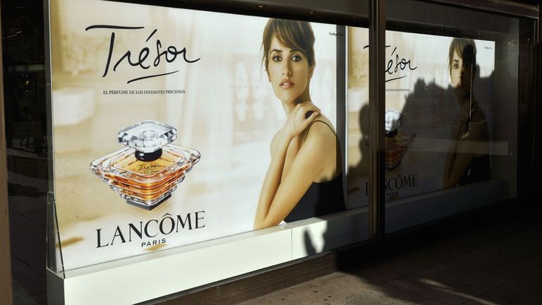 SET 1277645 Obrázek 1277645bf Fotograf Ray Tang/Shutterstock Španělsko - 2011 Lancome Tresor Perfume Advertising s španělskou herečkou Penelope Cruz, Madrid, Španělsko leden 2011