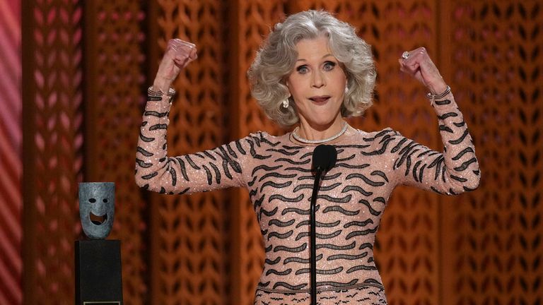 Jane Fonda přijímá cenu celoživotního úspěchu na cenách SAG. Obrázek: AP/Chris Pizzello