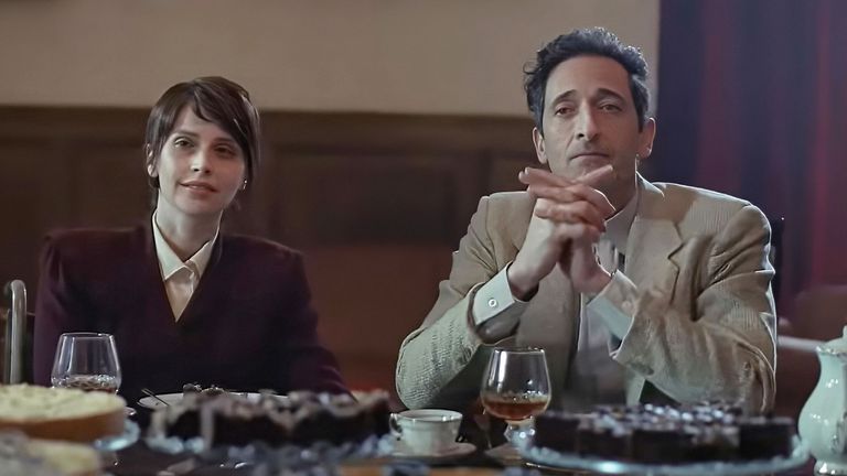 Adrien Brody a Felicity Jones hrají v Brutalistu. PIC: Rex/ Everett/ Shutterstock