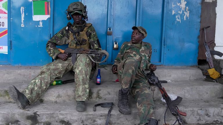 M23 Rebelové na ulicích Goma.  Pic: AP/Brian Inganga