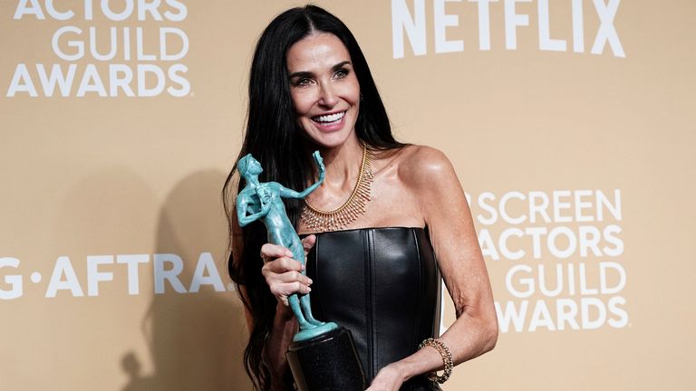 Demi Moore vyhrává nejlepší herečku na SAG Awards za její výkon v látce. PIC: Jordan Strauss/Invision/Ap