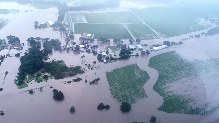 Povodně ve městech v Austrálii.  Pic: Queensland Ambulance Service/AP