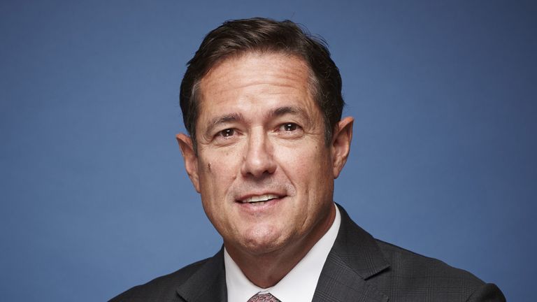 Nedatovaný podkladový soubor fotografií vydané společností Barclays of Jes Staley. Barclays zamrzl miliony liber v bonusových sdíleních udělených svému bývalému šéfovi v polovině vyšetřování jeho vztahu s zneuctěným finančním prostředkem a odsouzeným sexuálním delikventem Jeffreyem Epsteinem. Výroční zpráva bankovního gigantu odhalila, že pozastavila všechny neinvestované dlouhodobé bonusové ceny pana Staleyho až do regulační sondy. Datum vydání: Středa 23. února 2022.