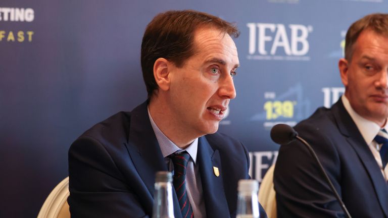 FA generální ředitel Mark Bullingham na zasedání IFAB.  Pic: Pa